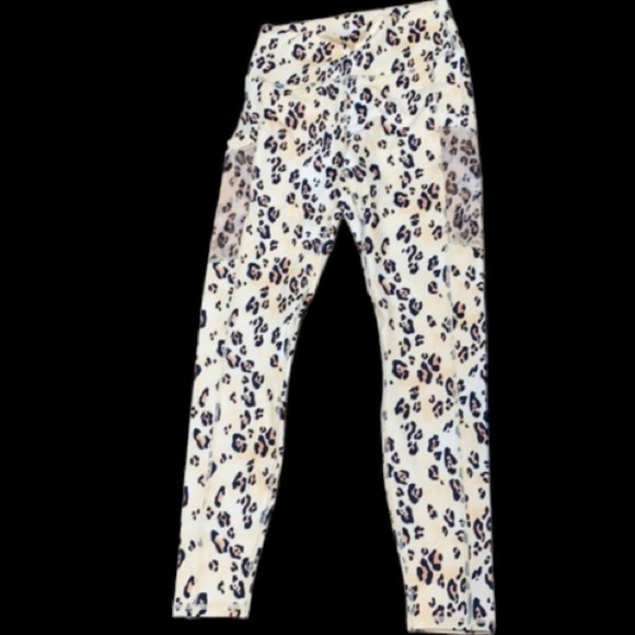 Fabletics Mila Leggings NEW high waisted mesh pocket sides upf 50+ leopard - Picture 7 of 7